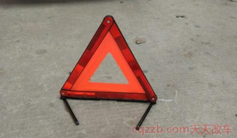 汽车警示三脚架怎么折叠起来(汽车三角架什么时候使用)  第3张