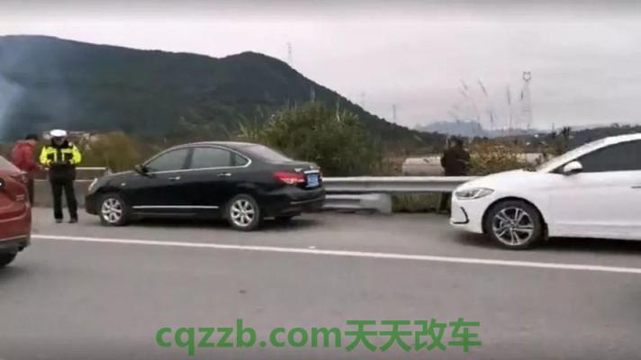 有关：高速拖车怎么计费的 高速停车追尾责任认定 高速追尾都是后车全责吗