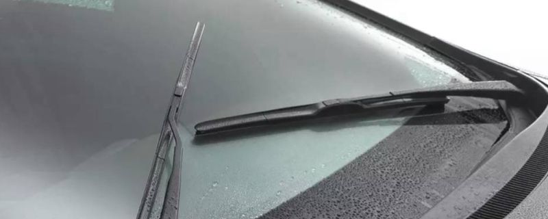 坐在车里能听见雨刷的声音吗(雨刷器如何控制)