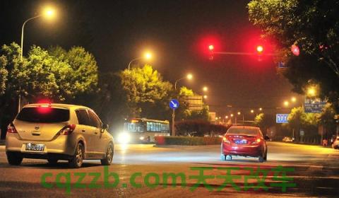 闯黄灯车走到一半变红灯(闯红灯都包括哪些行为)  第2张