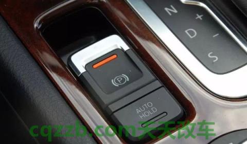 手刹放下去了灯还亮(车辆手刹的作用)  第3张