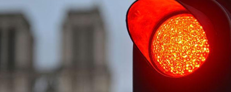 闯红灯扣多少(闯红灯的违章违法行为如何处理)