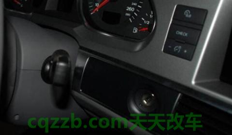 后备箱开锁按哪个(车内开后备箱门)  第3张