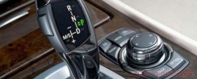 先拉手刹还是先挂p(为什么先拉手刹后挂挡)  第1张