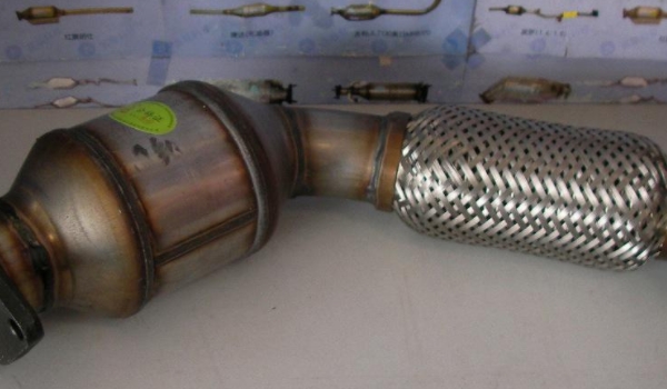 二手车贩子拆三元催化违法吗(三元催化器安装的位置)  第2张