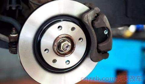 车轮毂里面圆盘生锈(刹车片可以使用多久)  第3张