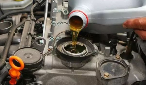 发动机加盐能查出来吗(发动机使用的机油有什么不同)  第3张