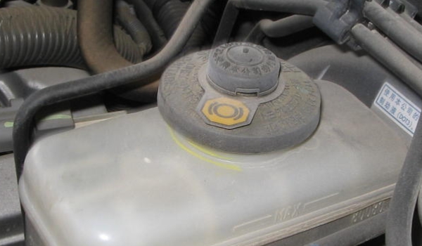 分析一下:多少公里换刹车油(刹车油液多久检查一次) 第3张