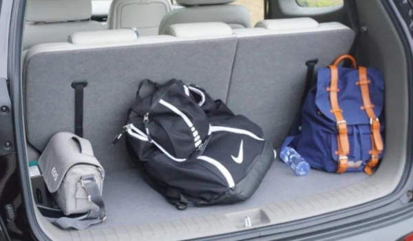 解读：轿车后备箱能拉多少斤(车辆的后备箱使用注意事项)  第2张