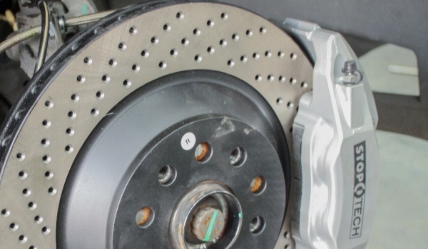 制动时前车轮抱死会丧失转向能力吗(如何正确的使用车辆刹车踏板)  第3张