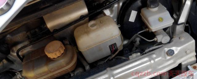 汽车水箱没水了跑了10公里(车辆防冻液多久更换一次)