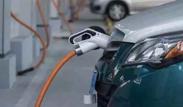 露天充电桩下雨能充电吗(新能源车辆使用注意什么)  第3张