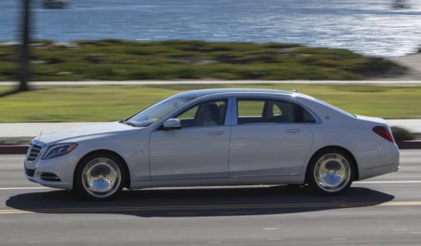 探究：奔驰s550是迈巴赫吗(迈巴赫S级480的底盘转向系统是什么)  第3张