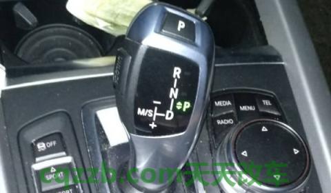 揭秘：停车是先挂p挡还是先手刹(自动挡车型挡挂挡需要注意什么)  第2张