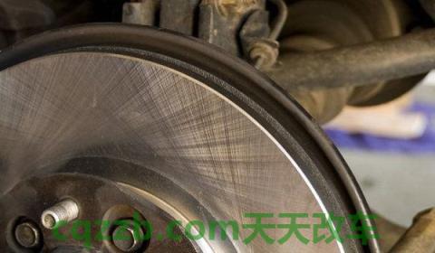 刹车故障灯亮起是哪里的问题(刹车片多久更换一次)  第3张