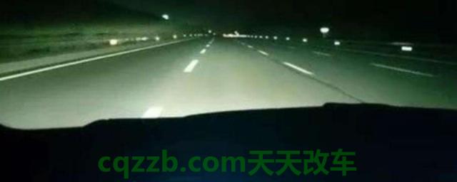 闲谈一下：高速上能不能一直开远光灯(高速公路出现的违章违法行为怎么处理)  第1张