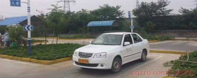 倒车入库左边宽很多是什么原因(倒车入库需要频繁的调节方向吗)