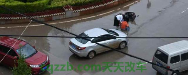 下大雨车子会进水吗(下雨时机动车辆停放的注意)  第1张