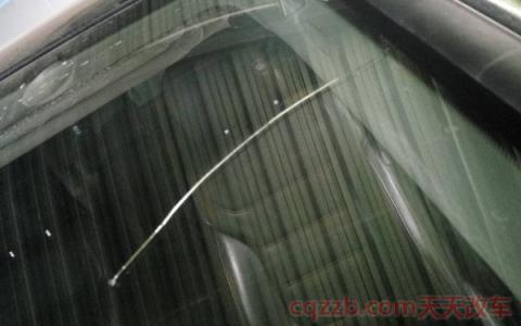 挡风玻璃裂了能开多快(挡风玻璃过大建议直接更换)  第2张