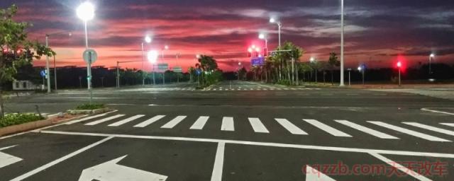 左转弯看哪个信号灯(左转弯绿灯可以调头吗) 第1张