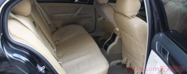 小车5座后座放行李违章么(载客汽车的相关要求)  第1张