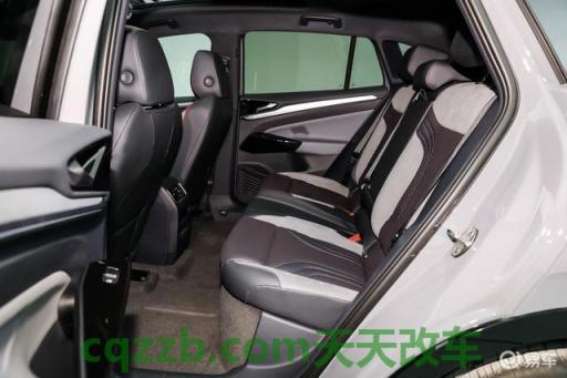 了解：ID6.CROZZ空间怎么样？大小如何？ IND个性定制版宝马1M Coupe 热血硬派  第2张