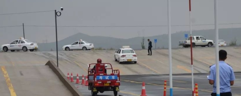 科目二下雨开雨刮器扣分吗(科目二考试当天可以考几次)  第1张