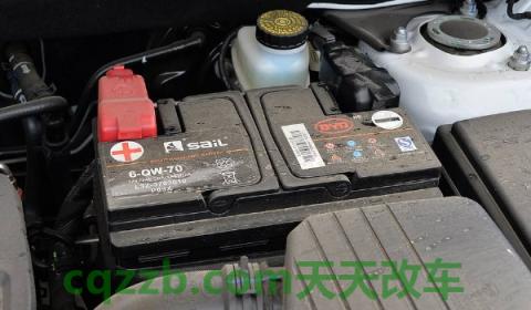 仪表盘电瓶灯亮了红灯(汽车电瓶多长时间更换一次) 第2张