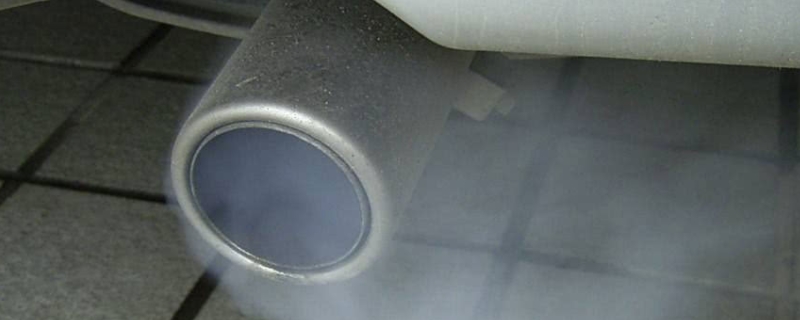 闲谈:排气管冒白烟怎么回事(车辆年检有几种方式) 第1张