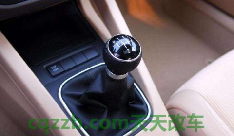 行驶中不小心挂了倒档(车辆在挂入倒档的需要注意什么) 第3张