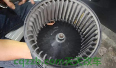 汽车鼓风机转起来就滋滋响(车辆鼓风机的位置在哪里)  第3张