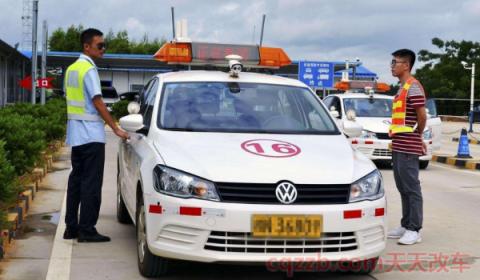 科三停车时先踩离合还是先踩刹车(科目三停车为什么不能先踩刹车)  第2张