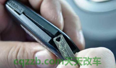 遥控钥匙按了车没反应(遥控钥匙电池在哪里更换)  第2张