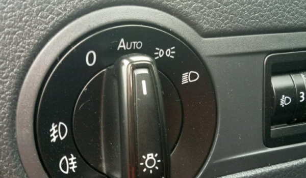 夜间在没有路灯照明不良条件下行驶开什么灯(科目三考试的灯光是在白天还是夜晚)  第3张