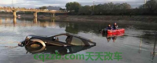 车开到河里能报全损么(商业保险在哪里购买)