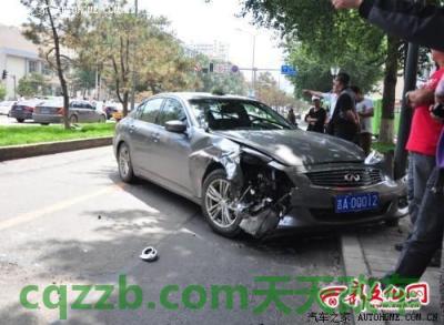 关于汽车：英菲尼迪撞车事故 英菲尼迪撞车图片大全