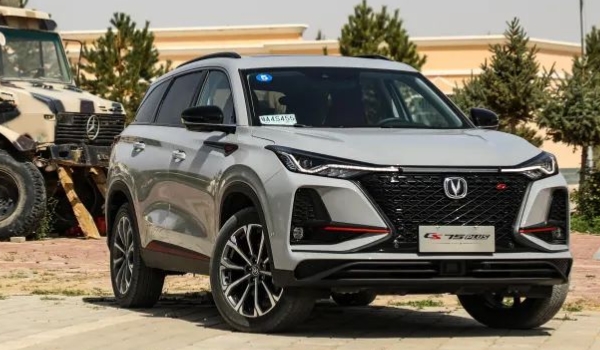 蓝鲸发动机是哪个厂家生产的(长安UNI-T的车身尺寸数据是什么)  第3张