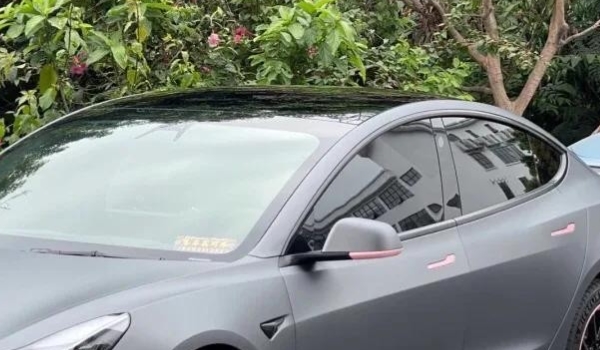 隐私玻璃需要贴膜吗(车辆玻璃贴膜需要洗车吗)  第3张
