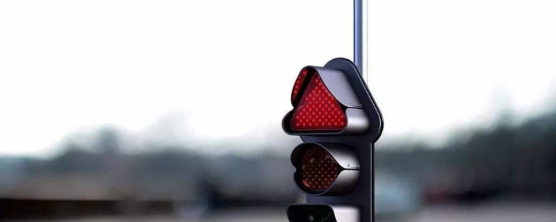 只有一个红灯可以右转吗(机动车辆闯红灯扣分吗)