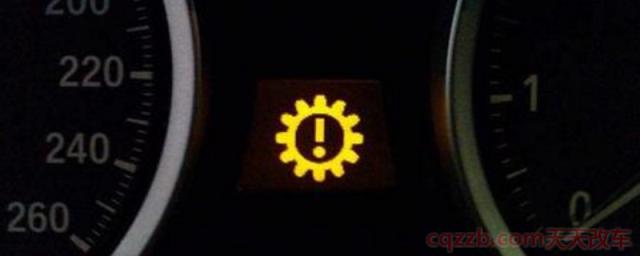 齿轮中间感叹号故障灯(车辆变速箱的作用)