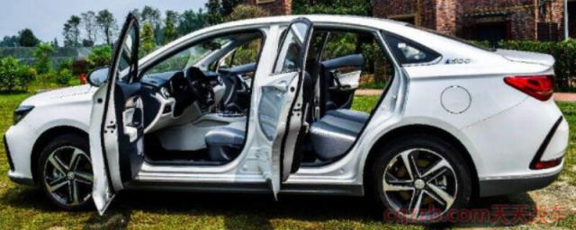 北汽新能源EU系列最高配置哪一款(北汽新能源EU配置方面)  第1张