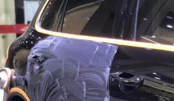 白色车子多久打一次蜡(如何保护车辆的车漆)  第2张