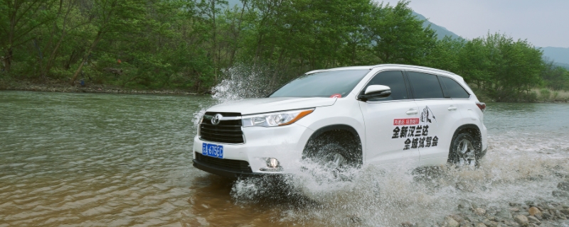 车溅起来的水会进发动机吗(车辆在故事路段行驶需要注意什么)