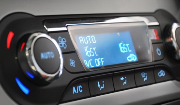 小车开空调耗油厉害吗(车辆空调如何保养)  第2张