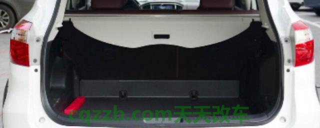 启辰T70后备箱尺寸大小(启辰T70后备箱必备品)