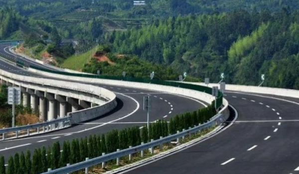 高速上应急车道可以临时停车吗(高速公路车辆违法行为如何处理)  第3张