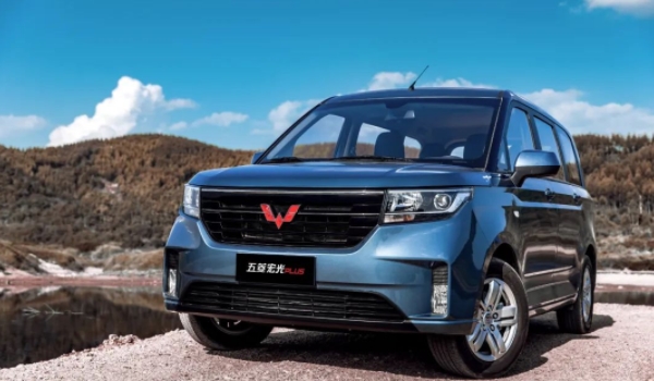 详谈一下：五菱宏光电瓶寿命几年(五菱宏光的车身尺寸数据是什么)  第2张