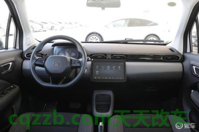 了解汽车：零跑T03舒适和豪华版配置差异 零跑T03中控台功能图解说明