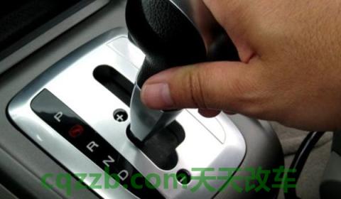 自动挡抬起刹车不走(自动挡车辆抬起刹车车辆不走是哪里出现了问题) 第2张