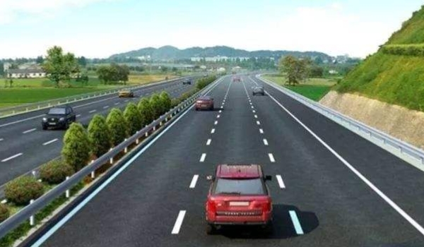 科普：夜间跑高速开远光还是近光(机动车辆高速公路行驶需要注意什么)  第2张